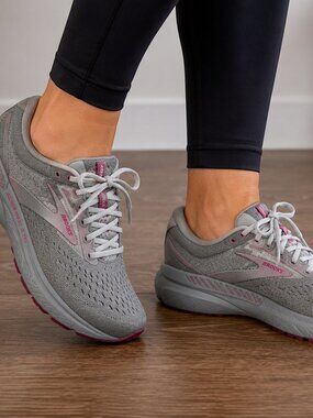 Brooks Adrenaline GTS 24 Women’s Running Shoes Gray Pink Size 6.5 Athletic Sneak